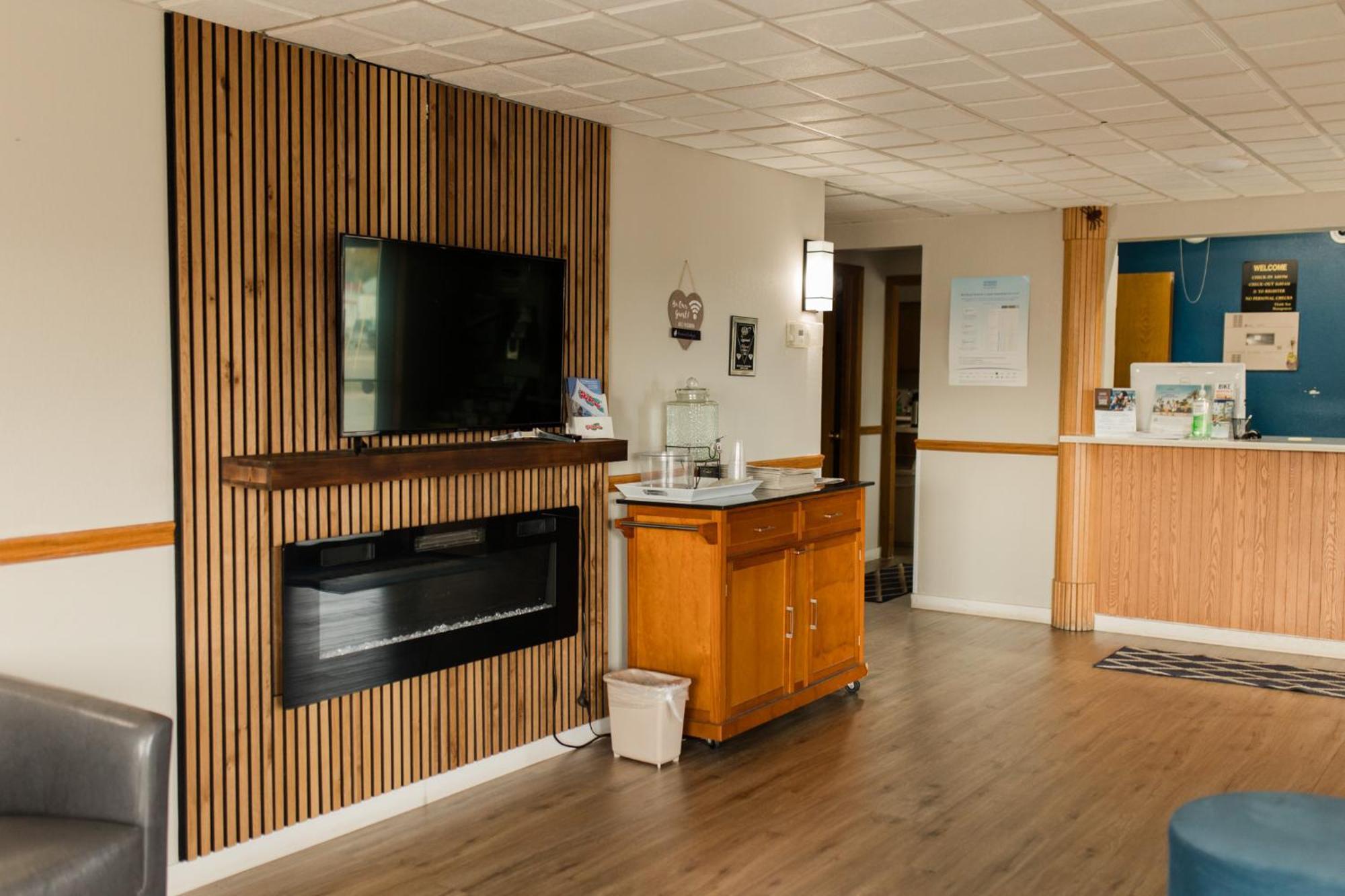 Travelodge By Wyndham Escanaba Extérieur photo