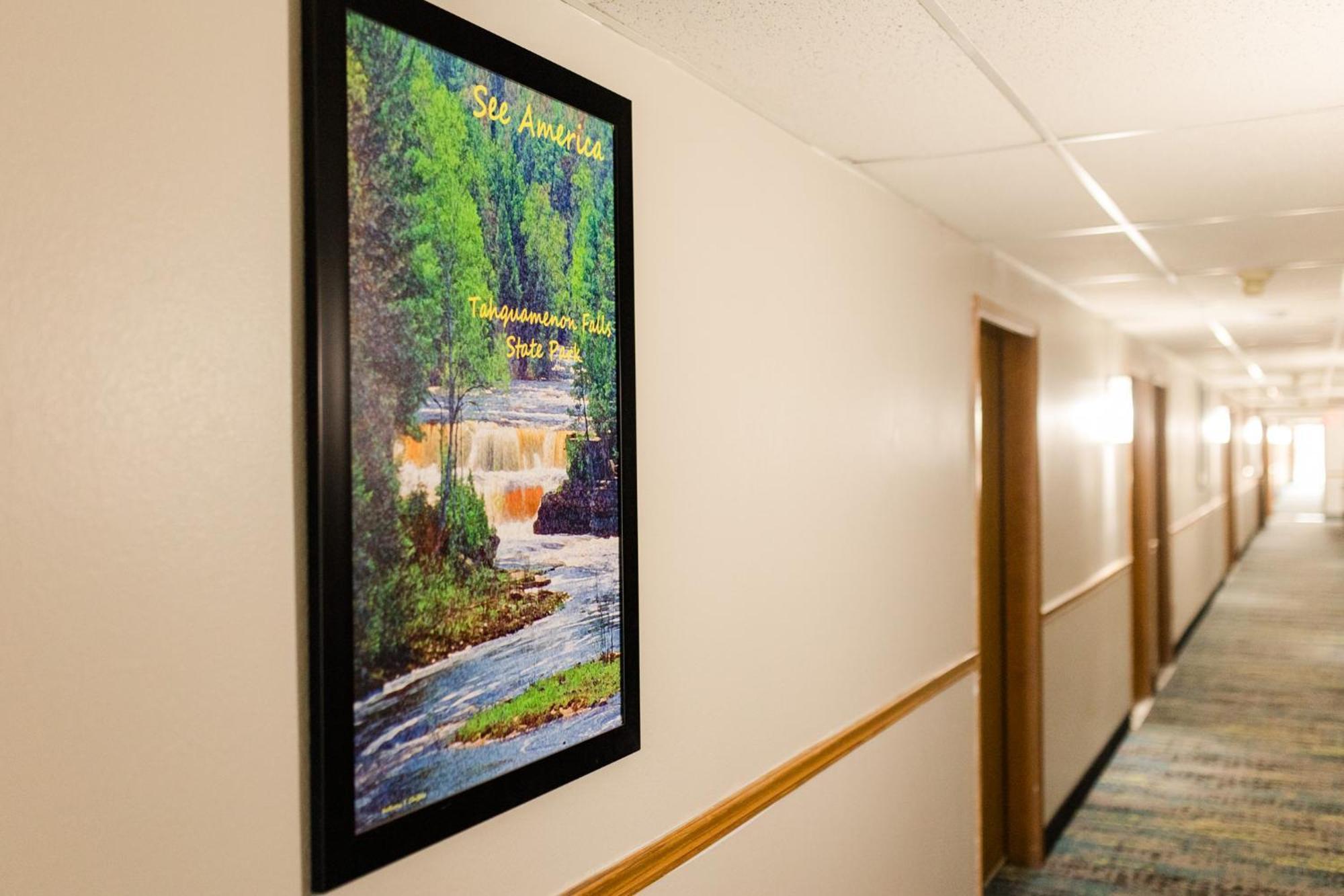 Travelodge By Wyndham Escanaba Extérieur photo