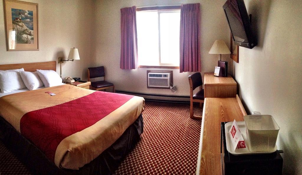 Travelodge By Wyndham Escanaba Extérieur photo