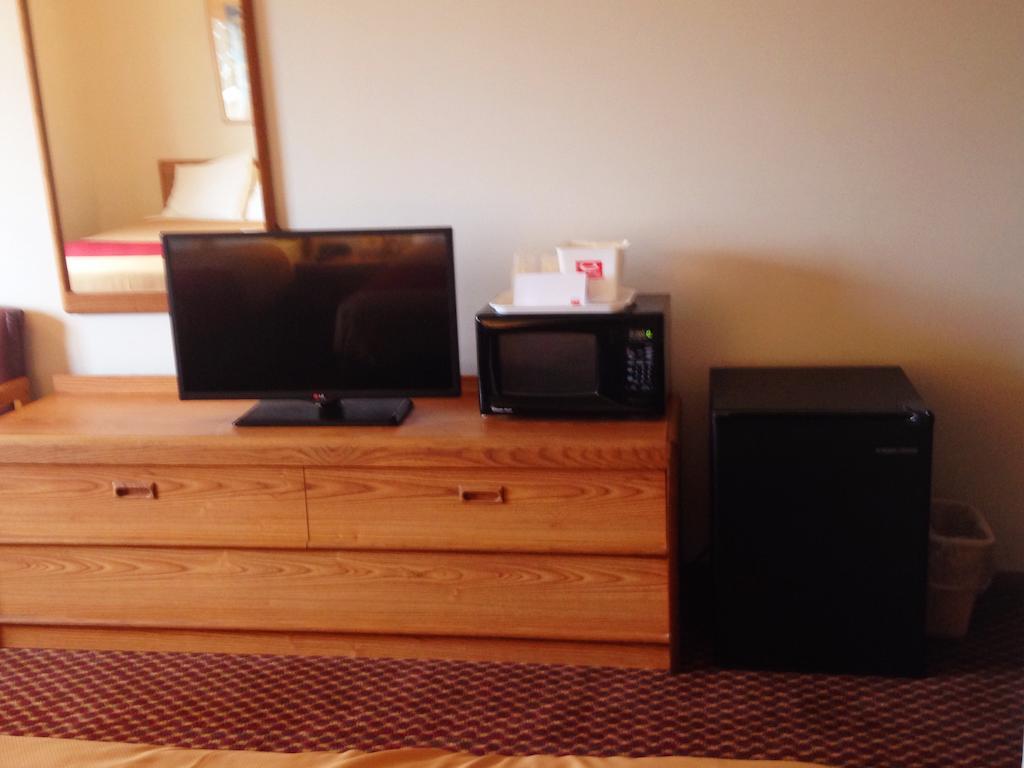 Travelodge By Wyndham Escanaba Extérieur photo